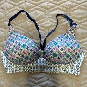 Sz 36C ⭐️Like New Victoria's Secret Lightly Padded Patterned Plunge Bra